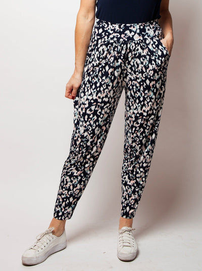 Women's printed wide waistband jogger pant with pockets