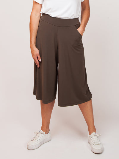 Women's cropped culotte pant in brown