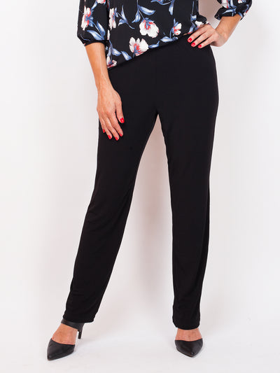 Women's slim leg elastic waistband pant in black
